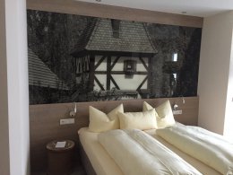 exklusives Doppelzimmer mit Foto Rückwand
 Flurerturm Beilngries